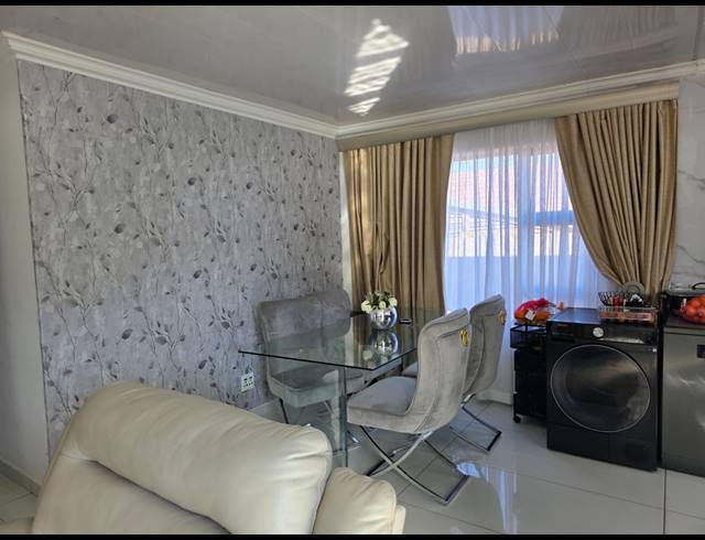 3 BEDROOM FREEHOLD FOR SALE IN GROBLERPARK